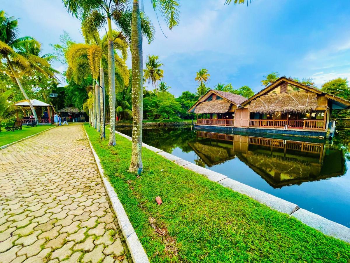 Plumeria Lake Resort & Spa Vayalar Bagian luar foto