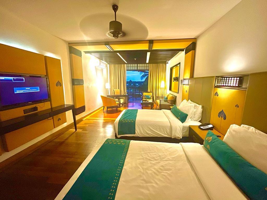 Plumeria Lake Resort & Spa Vayalar Bagian luar foto