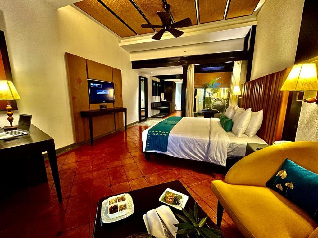 Plumeria Lake Resort & Spa Vayalar Bagian luar foto